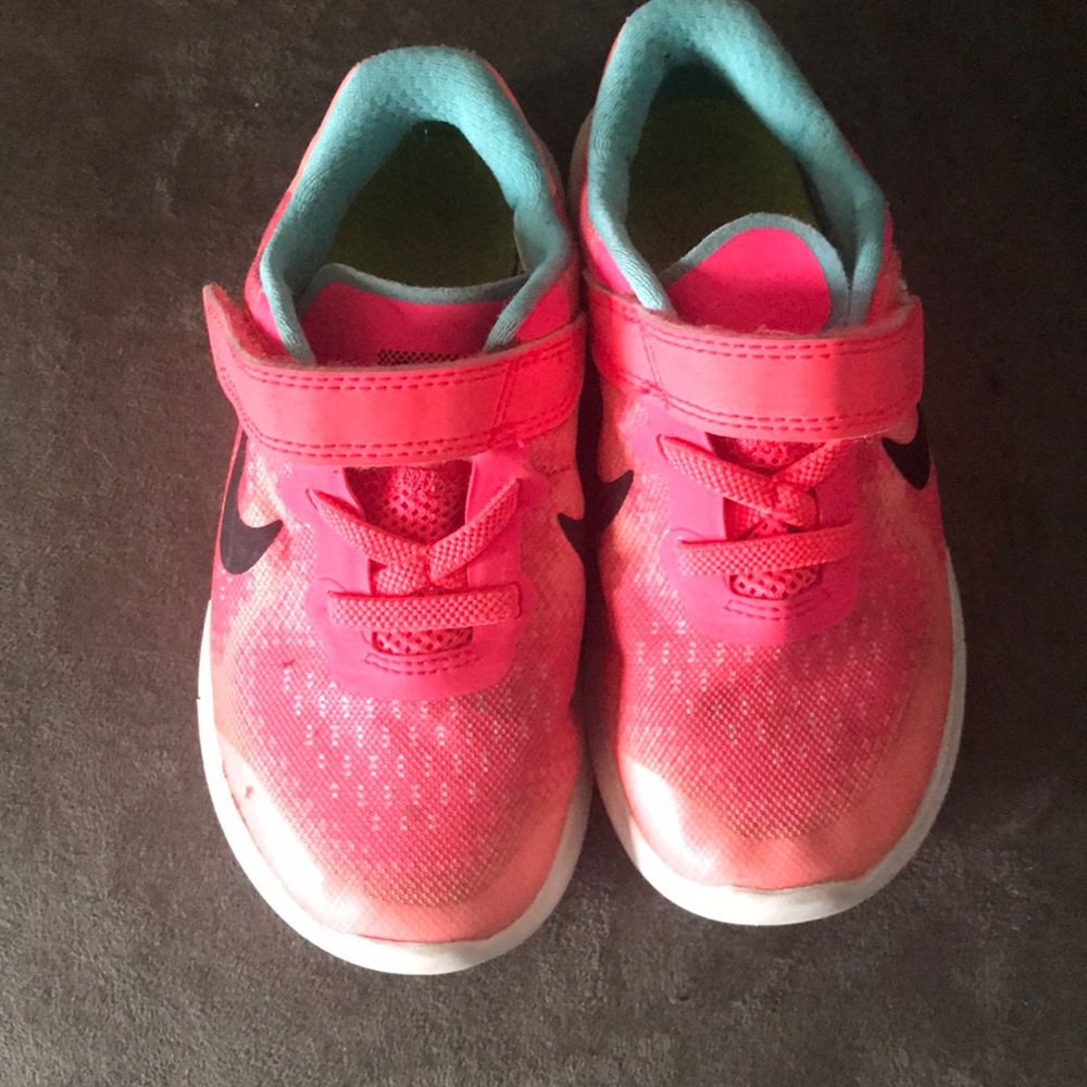 Kids Nike tennis shoes
